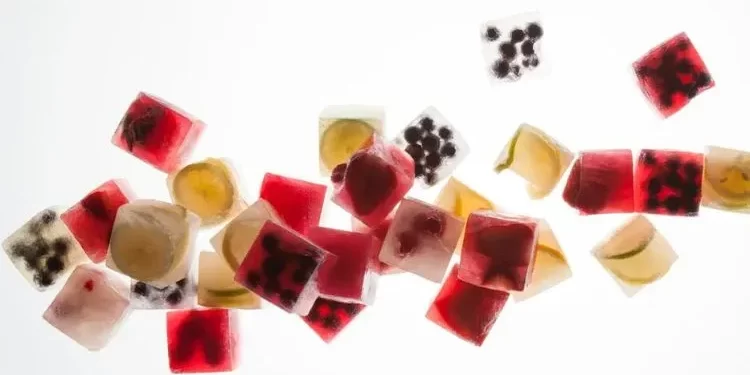 Wellhealthorganic.com: Amazing Beauty Tips Of Ice Cube Will Make You Beautiful And Young