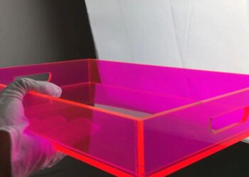 The Benefits of Using Acrylic Trays in Your Kitchen and Dining Room