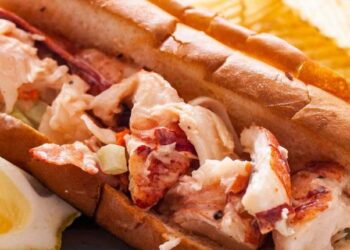 Order The Best Lobster Roll In The USA At Lobstah On A Roll Right Now